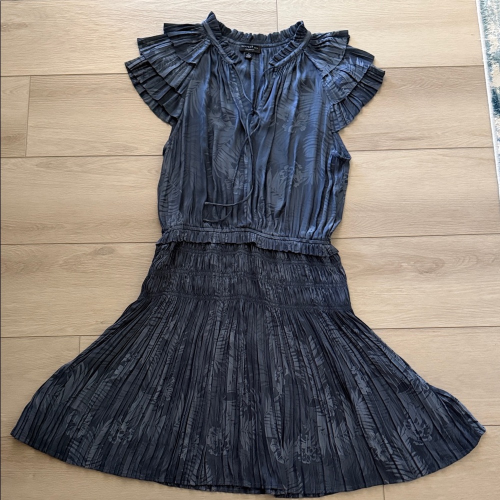 Elegant Pleated Current Air pleated dress in a gray/blue color